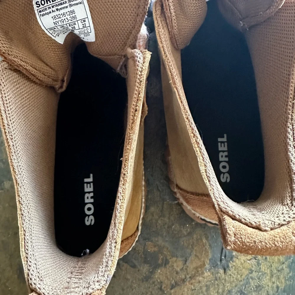 Sorel Out N About boot, size 4, tan like new - Picture 7 of 8